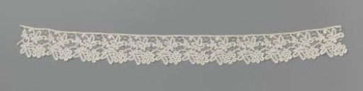 Strip of bobbin lace with three-leaf pattern