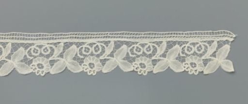 Strip of bobbin lace with coarse trefoil