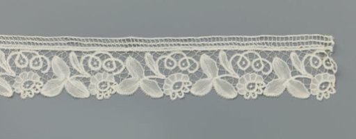Strip of bobbin lace with coarse trefoil