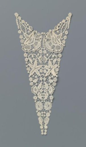 Vest of bobbin lace decorated with three-lobed fan flowers