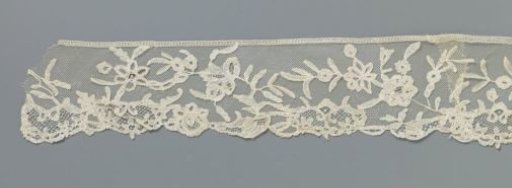 Japanese strip of appliqué lace with symmetrical reserves along the lower edge