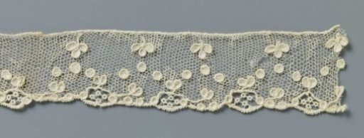 Strip of needle lace with mushroom motifs