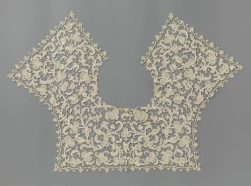 Square collar with ruff shape