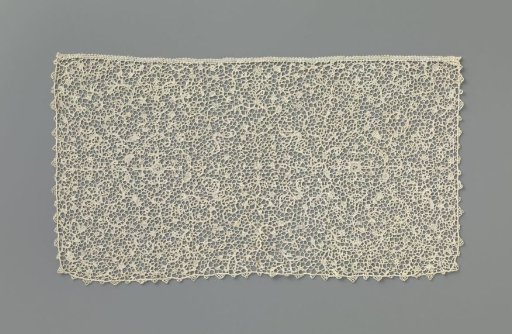 Collar of needle lace with diamond-shaped vines