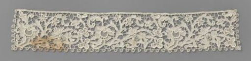 Cuff of needle lace with a tongued flower