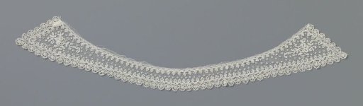 Collar of applied lace with chain of miniature rosettes