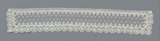 Cuff of applied lace with a chain of miniature rosettes