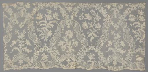 Alb strip of bobbin lace with wide rivière