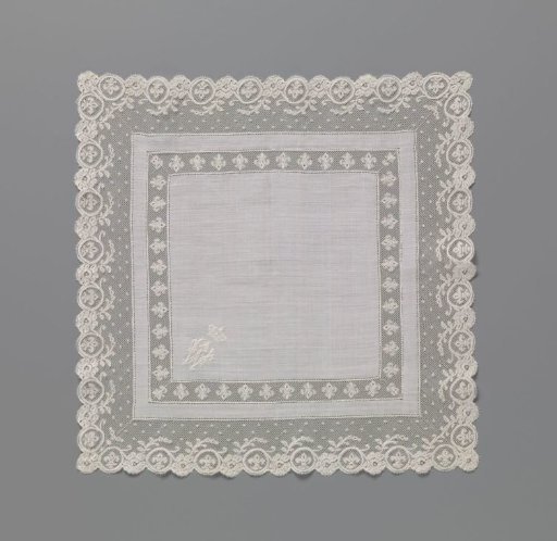 Handkerchief with bobbin lace and crowned W