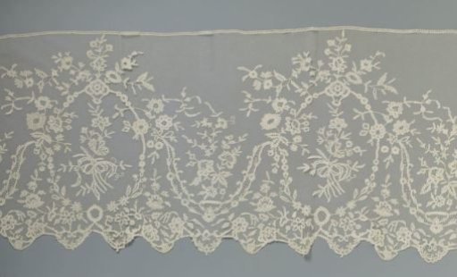 Japanese strip appliqué lace with garland and oval