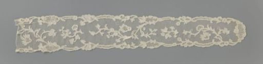 Lace cap edging of needle lace with hanging flowers