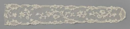 Lace cap edging of needle lace with hanging flowers