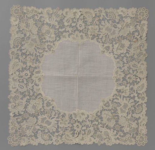 Handkerchief of needle lace with flowers and a lining of batiste