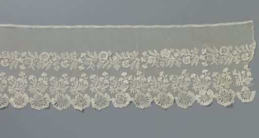 Japon strip of appliqué lace with hanging flowers
