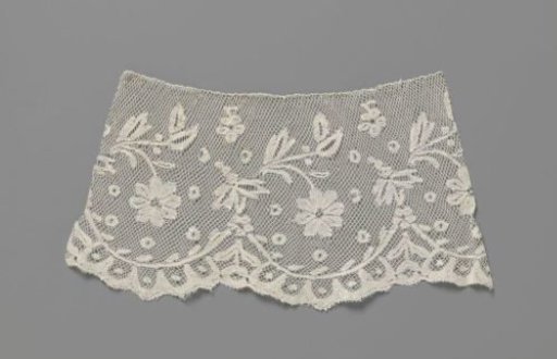 Strip of bobbin lace with gilded shells