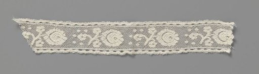 Insertion of bobbin lace with roses