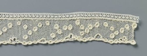 Strip of needle lace with mushroom motifs