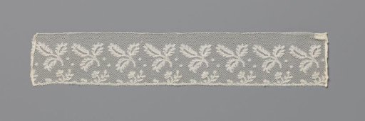 Strip of bobbin lace with trefoil