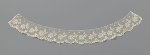 Strip of bobbin lace with daisies