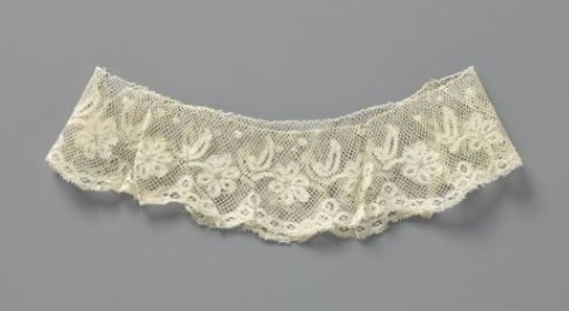 Cuff of bobbin lace with daisies