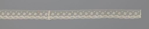 Strip of bobbin lace with fourfold motifs