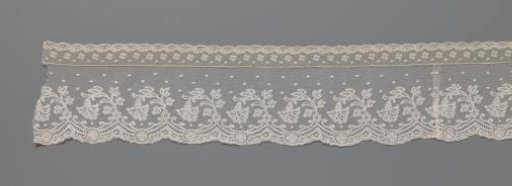 Strip of bobbin lace with fourfold motifs