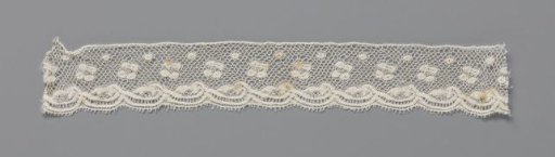 Strip of bobbin lace with fourfold floral motifs
