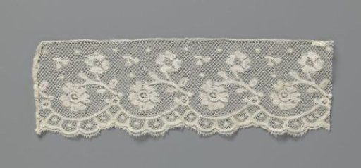Strip of bobbin lace with branches bearing two rosette flowers