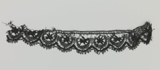 Strip of bobbin lace with star and half-moon