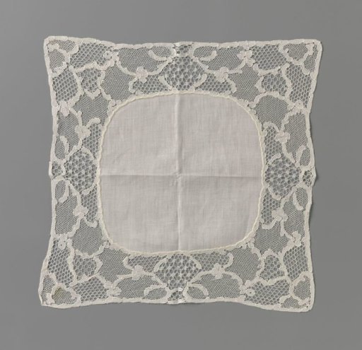 Handkerchief of bobbin lace with rocailles