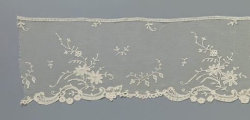 Strip of appliqué lace with daisy branches