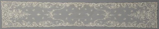 Shawl of appliqué lace with large bows
