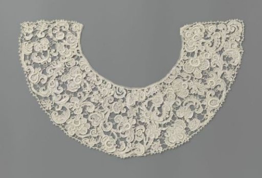 Collar with split scrolls