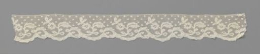 Strip of bobbin lace with S-shaped twig and rosette