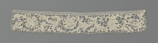 Cuff of needle lace with acanthus scrolls