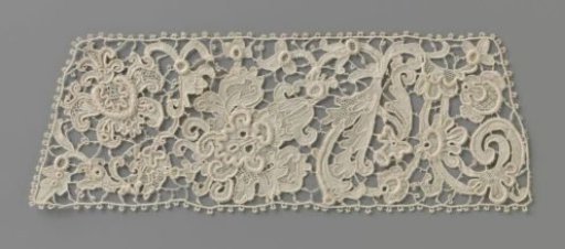 Cuff of needle lace with large palmette flower