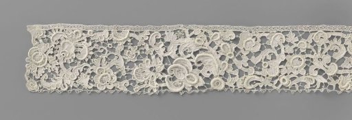 Strip of needle lace with bows