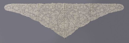 Shawl of mixed lace with spirals