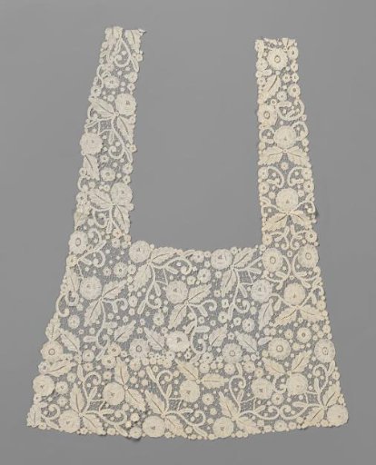 Ornament for an evening mantle of mixed lace with rose hedge