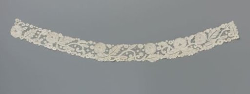 Ornament for an evening mantle of mixed lace with rose hedge