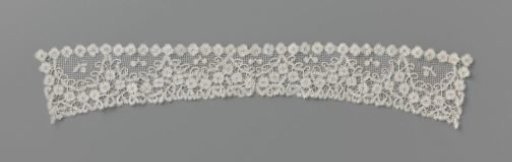 Guimpe of bobbin lace with buttercups