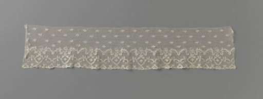 Flounce of bobbin lace with rhomboid medallions