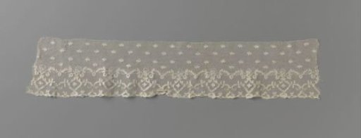 Flying leaf of bobbin lace with diamond-shaped medallions