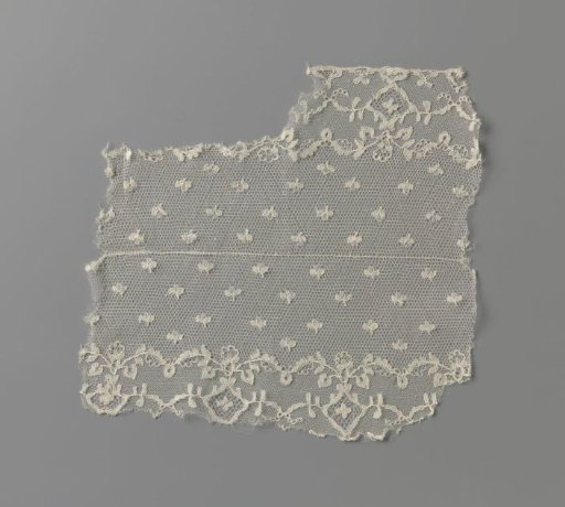 Flying leaf of bobbin lace with diamond-shaped medallions