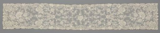 Scarf of mixed lace with tulips