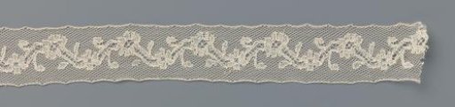 Insert of Bobbin Lace with Zigzag Line