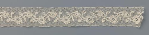 Insert of Bobbin Lace with Zigzag Line