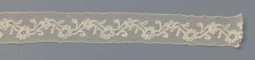 Insert of Bobbin Lace with Zigzag Line