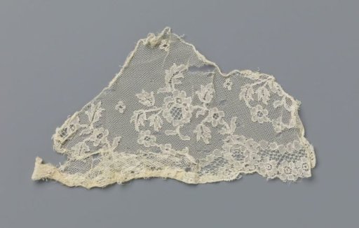 Strip of bobbin lace with pearl and rosette border