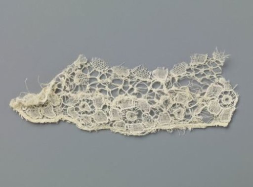 Strip of bobbin lace with pearl and rosette border